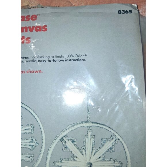 Vintage Plastic Canvas Ornaments Kit Silver Snowflakes 4 1/2" Circle 100% Orlon - Picture 2 of 7